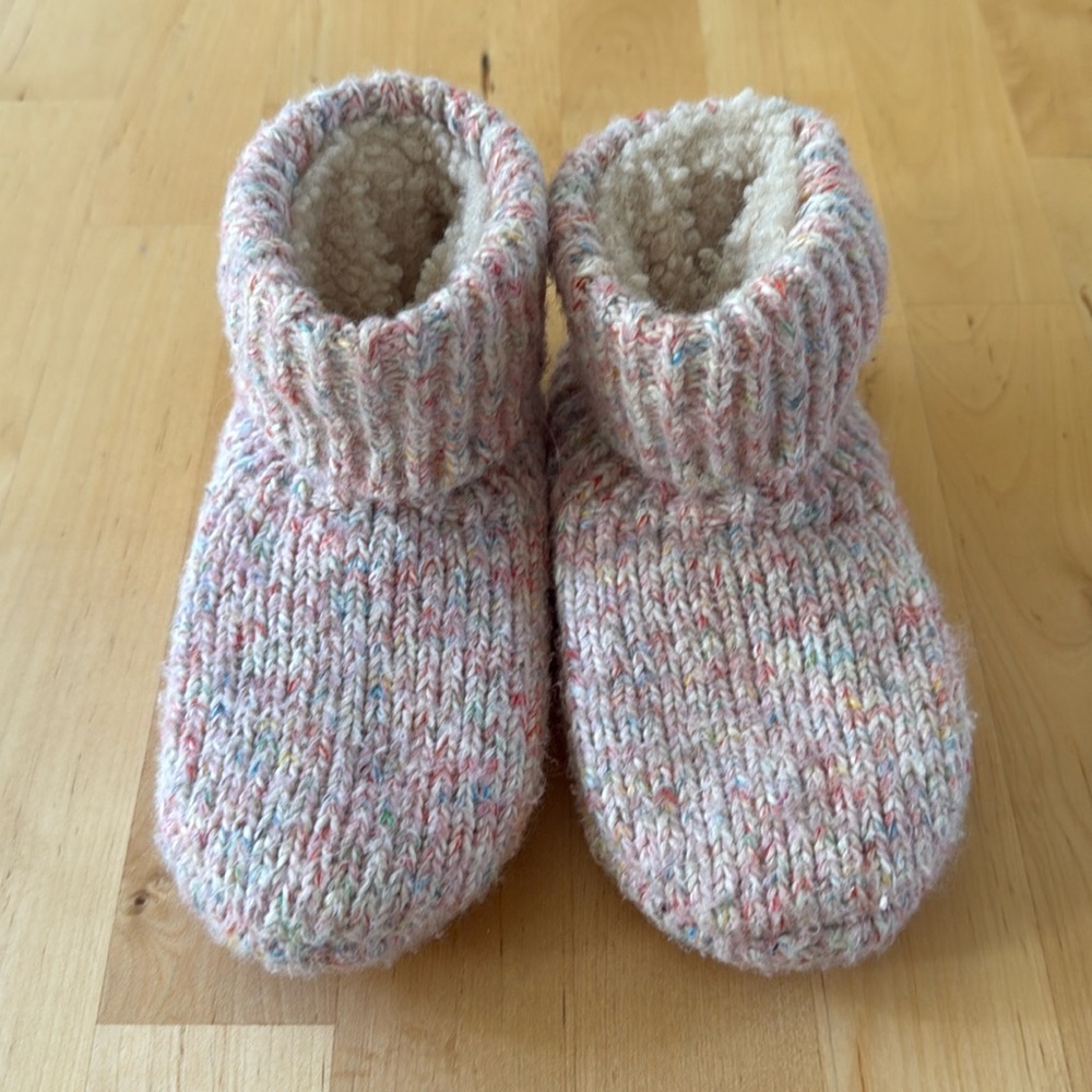 BOMBAS brand new kids slippers pink size 8-10T